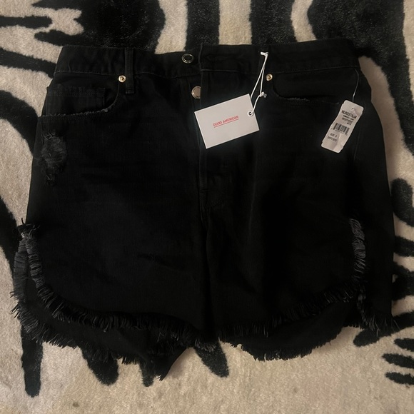 NWT Good American Bombshell Black Cutoff Shorts Sz 6/28 - Picture 6 of 6